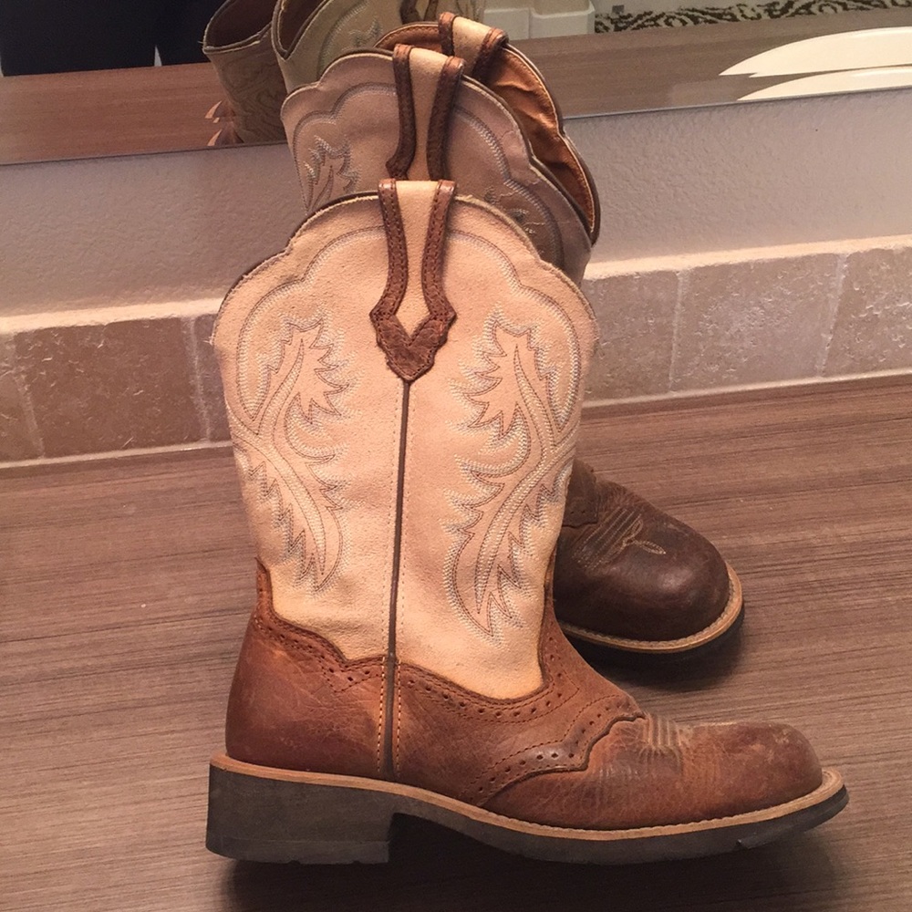Woman’s Ariat Fat Baby boots